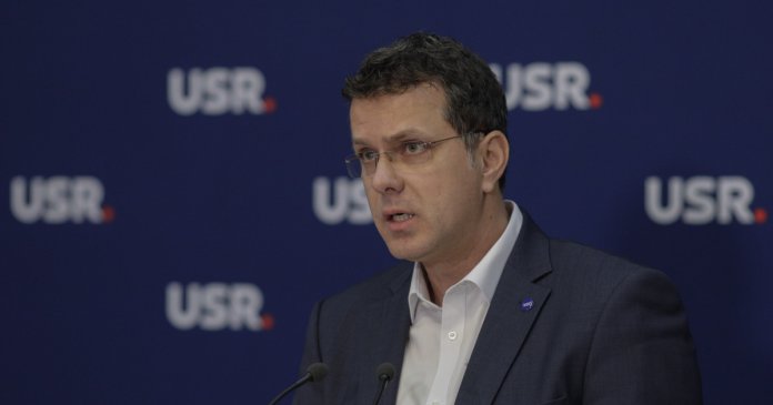 Conducerea USR plănuiește să își retragă susținerea politică pentru Ionuț Moșteanu; liderii partidului se reunesc în ședință (surse) Conducerea USR plănuiește să își retragă susținerea politică pentru Ionuț Moșteanu; liderii partidului se reunesc în ședință (surse)