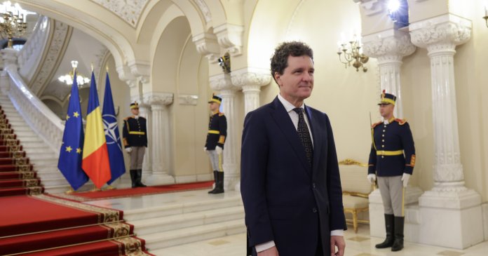 Consilier prezidențial: Nicușor Dan se concentrează pe atragerea investițiilor în sectoarele energiei și apărării în timpul mandatului său în SUA Consilier prezidențial: Nicușor Dan se concentrează pe atragerea investițiilor în sectoarele energiei și apărării în timpul mandatului său în SUA