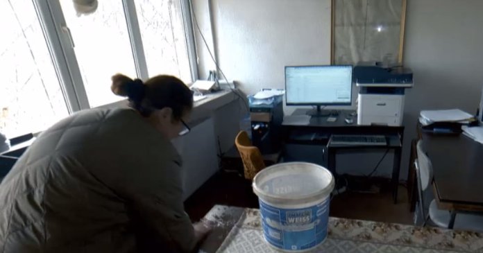 Fotografii uluitoare despre cum autoritățile își ignoră salariații, ce activează în clădiri insalubre. „Până la urmă.. Fotografii uluitoare despre cum autoritățile își ignoră salariații, ce activează în clădiri insalubre. „Până la urmă... dăm dovadă de ingeniozitate”