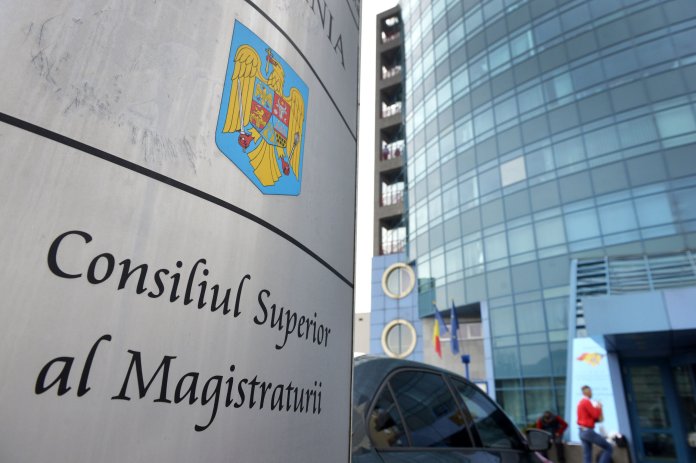 Guvernul schimbă pensiile magistraților: calculul redus la 55%, vârsta minimă stabilită la 65 de ani Guvernul schimbă pensiile magistraților: calculul redus la 55%, vârsta minimă stabilită la 65 de ani