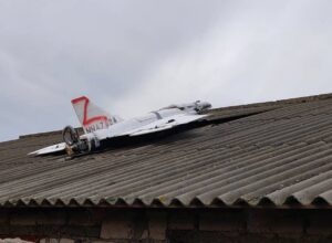 ROALERT emis pentru prima dată în Vrancea: Drone rusești au intrat în România ziua ROALERT emis pentru prima dată în Vrancea: Drone rusești au intrat în România ziua. MApN: Piloții au permisiunea să „angajeze ținta aeriană” UPDATE: O dronă rusă s-a prăbușit peste o locuință în Republica Moldova
