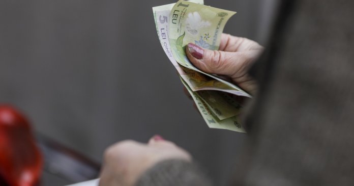 Aproape 883 Aproape 883.000 de români beneficiază de ajutorul social pentru pensionari