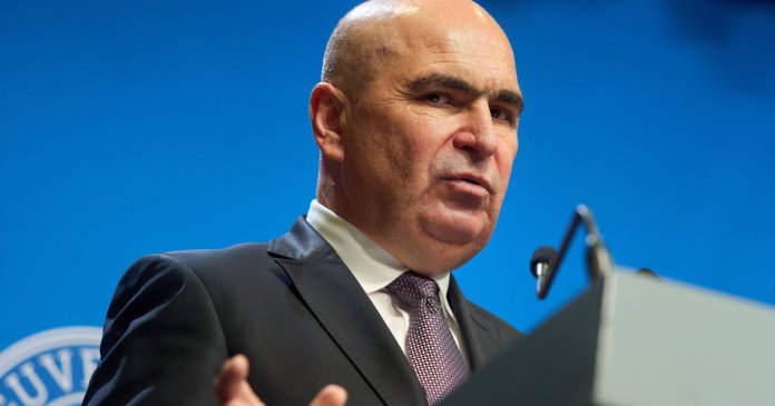 Bolojan vrea ca PNL să „încorporeze” formațiunea lui Ludovic Orban: „Am purtat conversații pe această temă” Bolojan vrea ca PNL să „încorporeze” formațiunea lui Ludovic Orban: „Am purtat conversații pe această temă”