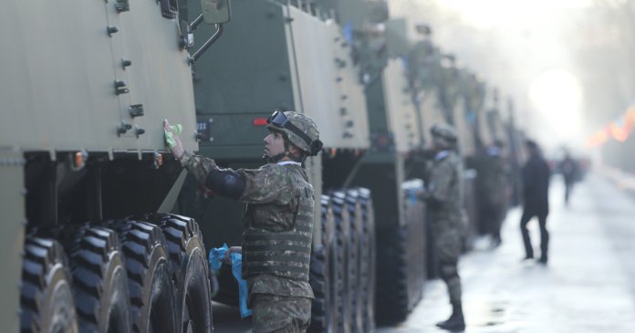 De ce România progresează cu încetinitorul în demersul de înarmare De ce România progresează cu încetinitorul în demersul de înarmare. Irineu Darău: „Culegem fructele toxice ale acțiunilor desfășurate sau nedesfășurate”