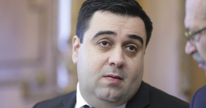 Descinderi DNA la ex-ministrul Răzvan Cuc, implicat într-un dosar de corupție (surse) Descinderi DNA la ex-ministrul Răzvan Cuc, implicat într-un dosar de corupție (surse)