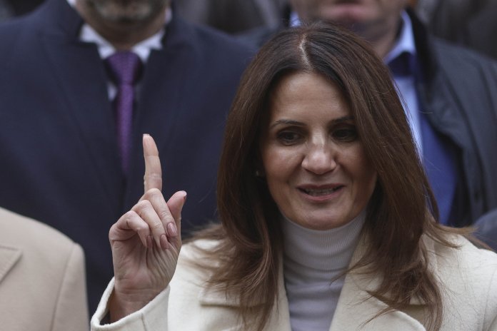 Ion Cristoiu, citat de Realitatea, își manifestă indignarea față de difuzarea documentarului pe TVR 1. Anca Alexandrescu aduce critici Recorder. Ion Cristoiu, citat de Realitatea, își manifestă indignarea față de difuzarea documentarului pe TVR 1. Anca Alexandrescu aduce critici Recorder.