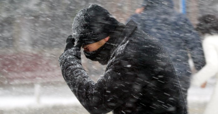 Vreme severă în România: Avertizare galbenă în 23 de județe și avertizare portocalie de viscol la munte, cu vânturi de până la 140 km/h Vreme severă în România: Avertizare galbenă în 23 de județe și avertizare portocalie de viscol la munte, cu vânturi de până la 140 km/h