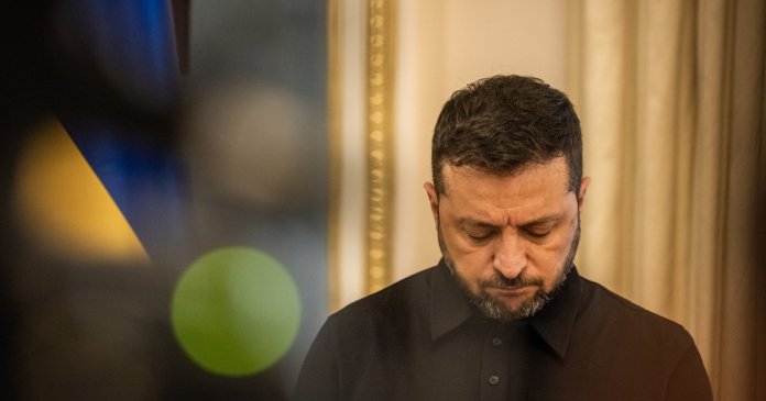 „Zelenski afirmă că Ucraina ar putea să renunțe la solicitarea de a adera la NATO, cu o condiție „Zelenski afirmă că Ucraina ar putea să renunțe la solicitarea de a adera la NATO, cu o condiție.”