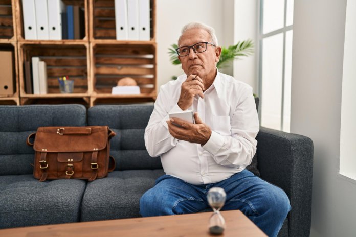 Ce clauze periculoase pot exista în contractele cu căminele de bătrâni? Ce clauze periculoase pot exista în contractele cu căminele de bătrâni?