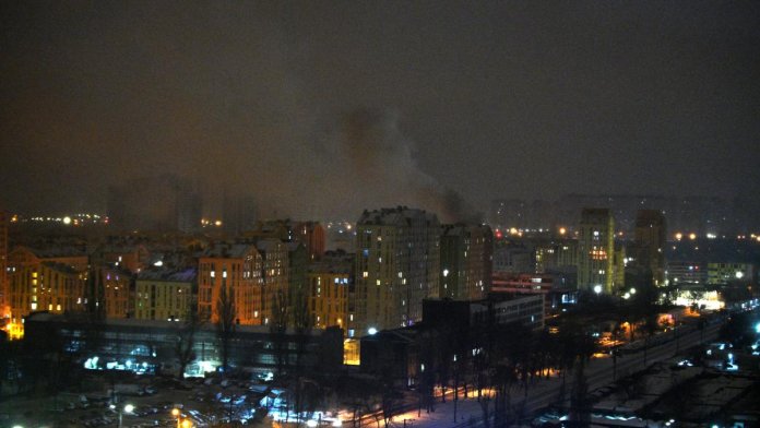 Atac devastator în Ucraina: Kievul atacat cu drone, clădiri și automobile în flăcări. Rușii ar fi folosit o... Atac devastator în Ucraina: Kievul atacat cu drone, clădiri și automobile în flăcări. Rușii ar fi folosit o...