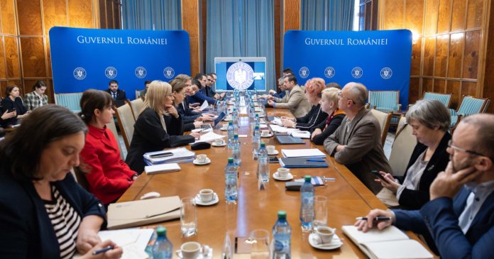 Comitetul de lucru pentru justiție, înființat de Ilie Bolojan, poate să își continue activitatea. CAB a refuzat cererea de suspendare a activității. Comitetul de lucru pentru justiție, înființat de Ilie Bolojan, poate să își continue activitatea. CAB a refuzat cererea de suspendare a activității.