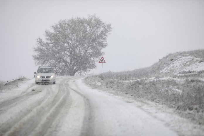 Nicușor Dan, surprins în timpul nopții la Paris. Rațiunea pentru care aeronava militară Spartan, cu care a călătorit în Franța, nu poate reveni în țară. Nicușor Dan, surprins în timpul nopții la Paris. Rațiunea pentru care aeronava militară Spartan, cu care a călătorit în Franța, nu poate reveni în țară.