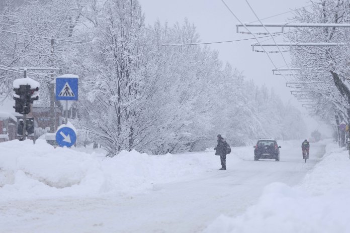 Alertă meteo: Cod galben de ninsoare și viscol în București și 16 județe, emis de ANM / Nou strat de zăpadă Alertă meteo: Cod galben de ninsoare și viscol în București și 16 județe, emis de ANM / Nou strat de zăpadă