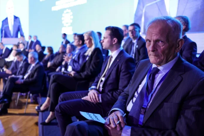 De ce PSD continuă să fie la putere: Theodor Stolojan detaliază semnificația „reformelor complete” De ce PSD continuă să fie la putere: Theodor Stolojan detaliază semnificația „reformelor complete”