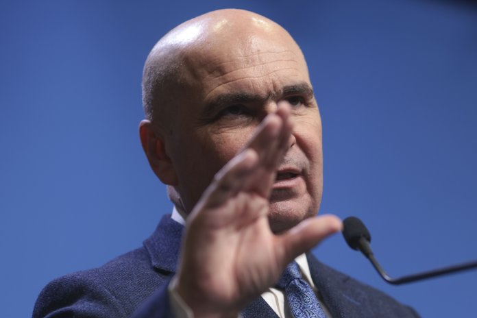 Ilie Bolojan atrage atenția asupra posibilității revocării secretarilor de stat și miniștrilor în situația în care România pierde fondurile PNRR. Ilie Bolojan atrage atenția asupra posibilității revocării secretarilor de stat și miniștrilor în situația în care România pierde fondurile PNRR.