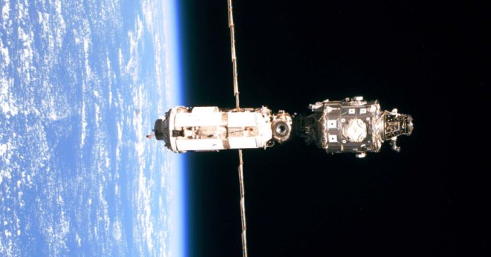 Satelitul românesc, într-o stare de incertitudine. Miruță cere garanții înainte de lansare: „Nu alocăm 700 Satelitul românesc, într-o stare de incertitudine. Miruță cere garanții înainte de lansare: „Nu alocăm 700.000 de euro doar ca să-l vedem dispărând”