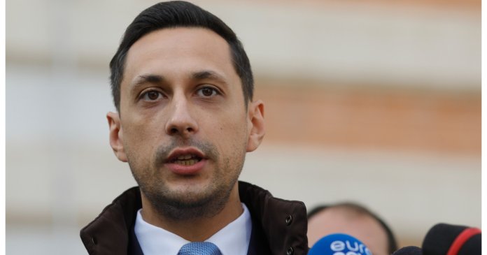 Vlad Gheorghe, consilierul lui Bolojan, îl critică pe Ciolacu în privința bugetului: „Covrigarul trebuie să clarifice câteva miliarde” Vlad Gheorghe, consilierul lui Bolojan, îl critică pe Ciolacu în privința bugetului: „Covrigarul trebuie să clarifice câteva miliarde”