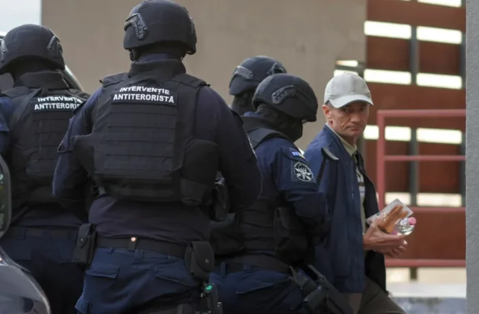 Biletul din carte: Spionul Alexandru Bălan a cerut ajutor politic în Republica Moldova, din închisoarea Poliției Române Biletul din carte: Spionul Alexandru Bălan a cerut ajutor politic în Republica Moldova, din închisoarea Poliției Române