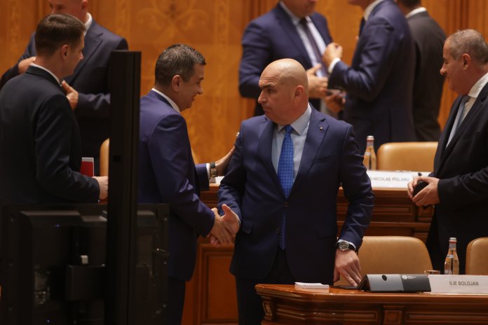 Bolojan, întrebat despre negocierile cu Grindeanu referitoare la destrămarea Coaliției: Nu am avut forța necesară Bolojan, întrebat despre negocierile cu Grindeanu referitoare la destrămarea Coaliției: Nu am avut forța necesară. Există riscul unei crize în perioada următoare / Punct de vedere asupra scenariului retragerii PSD