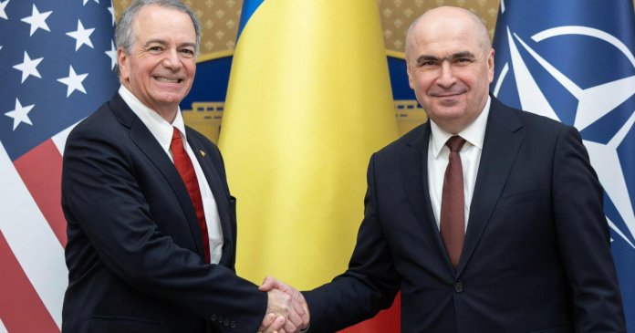 Bolojan l-a întâmpinat pe noul ambasador al SUA la București și i-a prezentat hotărârea CSAT referitoare la desfășurarea de... Bolojan l-a întâmpinat pe noul ambasador al SUA la București și i-a prezentat hotărârea CSAT referitoare la desfășurarea de...