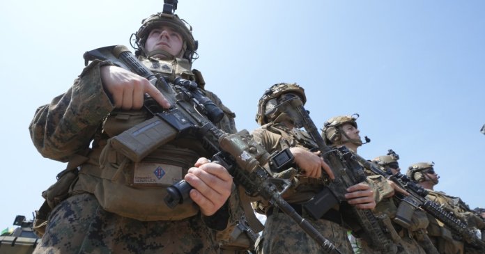 Ce ar putea presupune desfășurarea a 17.000 de militari americani în Orientul Mijlociu. În 2003, invazia Irakului a... Ce ar putea presupune desfășurarea a 17.000 de militari americani în Orientul Mijlociu. În 2003, invazia Irakului a...