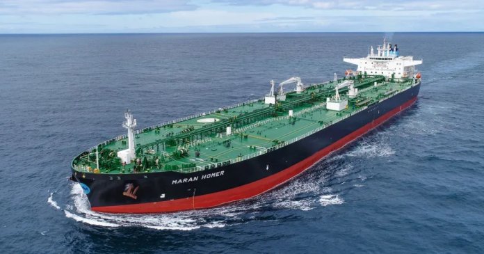 Petrolier grecesc, având un marinar român la bord, a fost lovit în Marea Neagră Petrolier grecesc, având un marinar român la bord, a fost lovit în Marea Neagră. Care este situația echipajului?