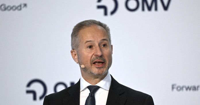 Șeful OMV subliniază o posibilă criză de combustibil: „E nevoie să diminuăm utilizarea mașinii” Șeful OMV subliniază o posibilă criză de combustibil: „E nevoie să diminuăm utilizarea mașinii”