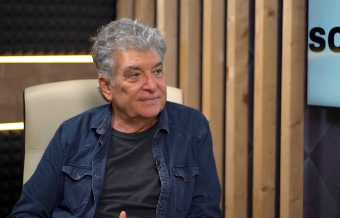 ULTIMA ORĂ: Iulian Vrabete, basistul formației Holograf, a încetat din viață la vârsta de 70 de ani. ULTIMA ORĂ: Iulian Vrabete, basistul formației Holograf, a încetat din viață la vârsta de 70 de ani.