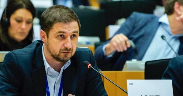 „A fost hilar cum s-au străduit să ne dezvăluie de etichete”. Eurodeputat AUR, referitor la negocierile... „A fost hilar cum s-au străduit să ne dezvăluie de etichete”. Eurodeputat AUR, referitor la negocierile...