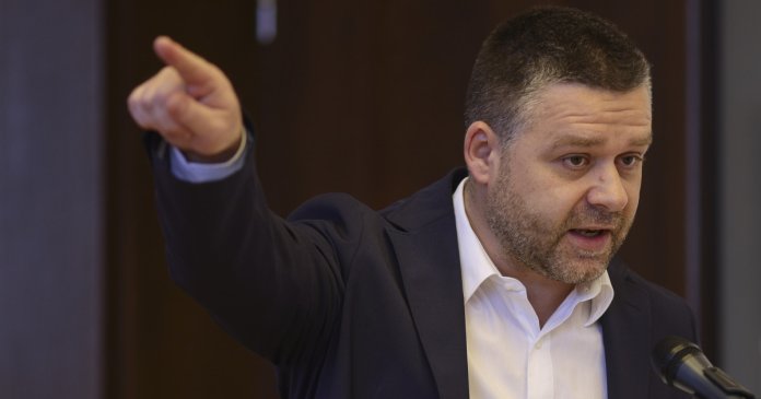 Ciprian Ciucu, după solicitarea PSD adresată liberalilor de a se dispensa de Ilie Bolojan: „Dispunem de doar două alternative” Ciprian Ciucu, după solicitarea PSD adresată liberalilor de a se dispensa de Ilie Bolojan: „Dispunem de doar două alternative”