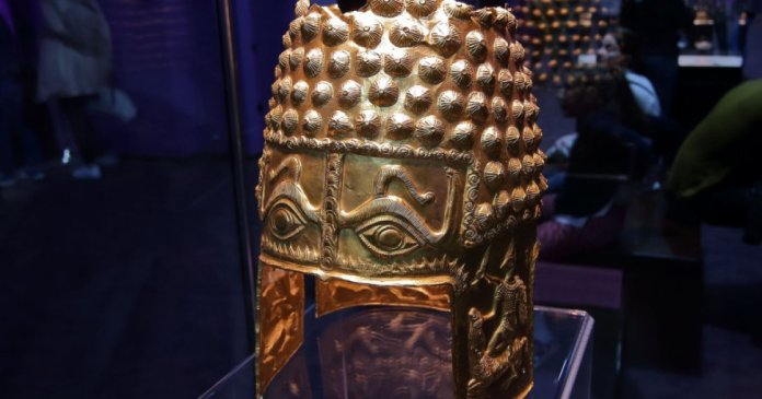 Coiful de la Coțofenești și brățările dacice sustrase din muzeul Drents din Olanda au fost recuperate Coiful de la Coțofenești și brățările dacice sustrase din muzeul Drents din Olanda au fost recuperate