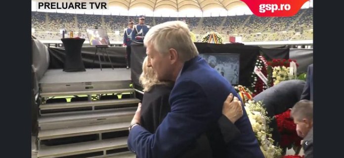 Rinat Ahmetov, având o avere de 8 miliarde de dolari, la priveghiul lui Mircea Lucescu: „Sunt mândru de prietenia noastră” Rinat Ahmetov, având o avere de 8 miliarde de dolari, la priveghiul lui Mircea Lucescu: „Sunt mândru de prietenia noastră”