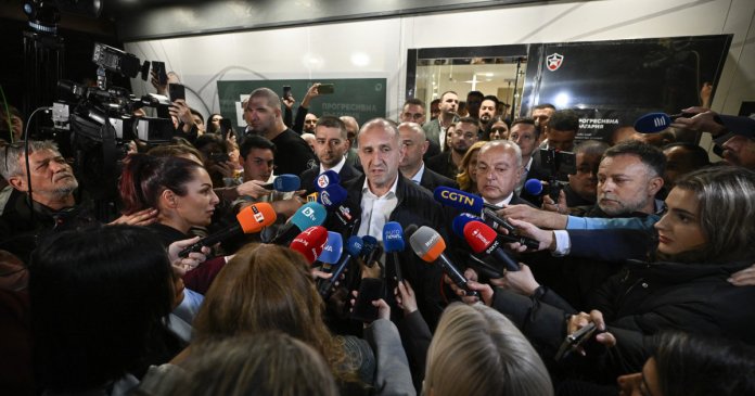 Rumen Radev declară „înfrângerea apatiei”, în timp ce „Bulgaria progresistă” își asumă reușita în... Rumen Radev declară „înfrângerea apatiei”, în timp ce „Bulgaria progresistă” își asumă reușita în...