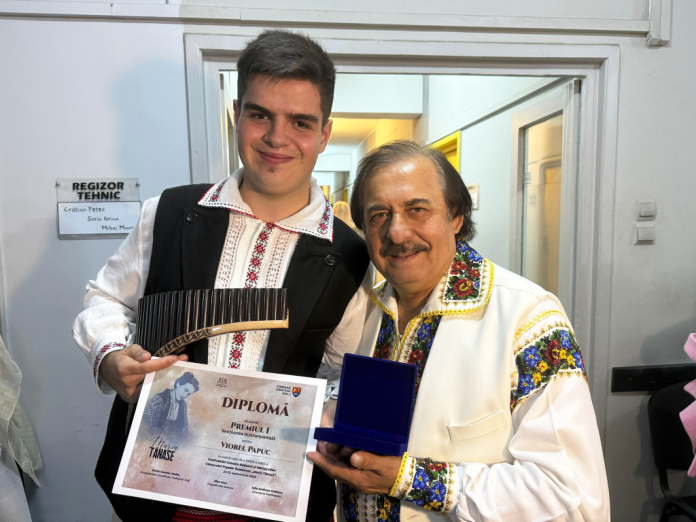 Tânăra de 19 ani care l-a impresionat pe Gheorghe Zamfir: „Tatăl meu a crescut de unul singur trei copii” Tânăra de 19 ani care l-a impresionat pe Gheorghe Zamfir: „Tatăl meu a crescut de unul singur trei copii”