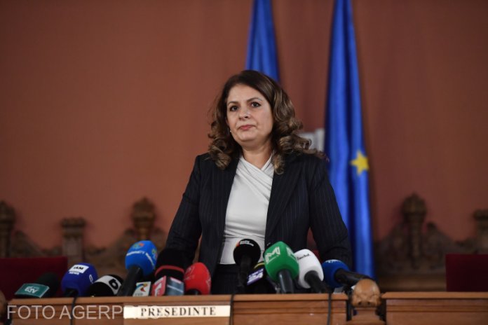 Curtea de Apel București obligă Guvernul să aloce resurse financiare pentru obligațiile de plată ale magistraților, aplicând o penalizare de 20% din salariul minim brut pe economie pentru fiecare zi de întârziere. Curtea de Apel București obligă Guvernul să aloce resurse financiare pentru obligațiile de plată ale magistraților, aplicând o penalizare de 20% din salariul minim brut pe economie pentru fiecare zi de întârziere.