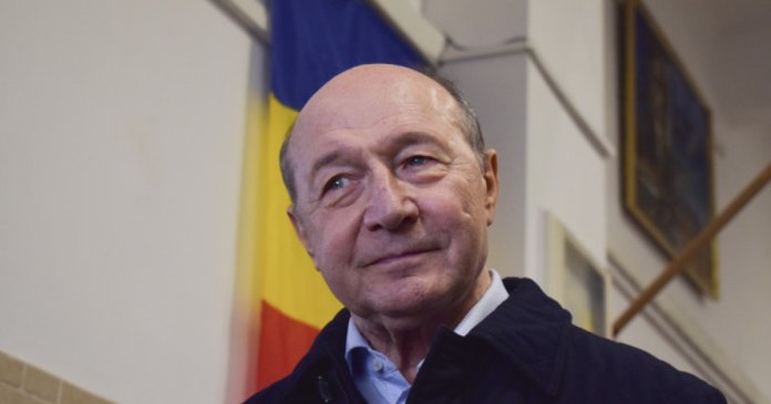 Maia Sandu i-a reconfirmat cetățenia moldovenească lui Traian Băsescu: „Sunteți mai mult decât un frate pentru noi” Maia Sandu i-a reconfirmat cetățenia moldovenească lui Traian Băsescu: „Sunteți mai mult decât un frate pentru noi”