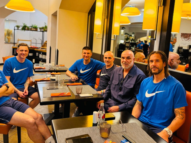 ”UEFAntasticul” învins de Becali s-a întors în România! Cum se prezintă, la 20 de ani de la FCSB - Rapid din Cupa UEFA ”UEFAntasticul” învins de Becali s-a întors în România! Cum se prezintă, la 20 de ani de la FCSB - Rapid din Cupa UEFA