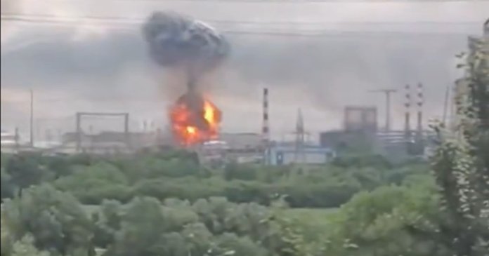 Atac cu drone ucrainene la rafinăria de petrol din Moscova: explozie uriașă în capitală... Atac cu drone ucrainene la rafinăria de petrol din Moscova: explozie uriașă în capitală...