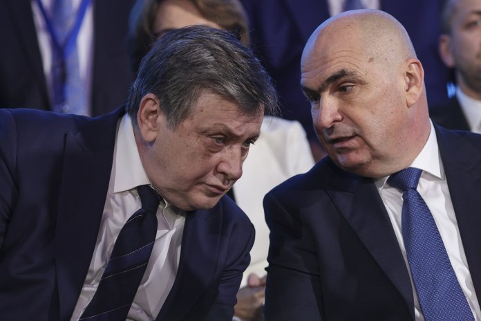 Crin Antonescu, atac dur la „Congresul vânzătorilor” de la PNL: „Uneori nici nu ai voie să vomiți” Crin Antonescu, atac dur la „Congresul vânzătorilor” de la PNL: „Uneori nici nu ai voie să vomiți”