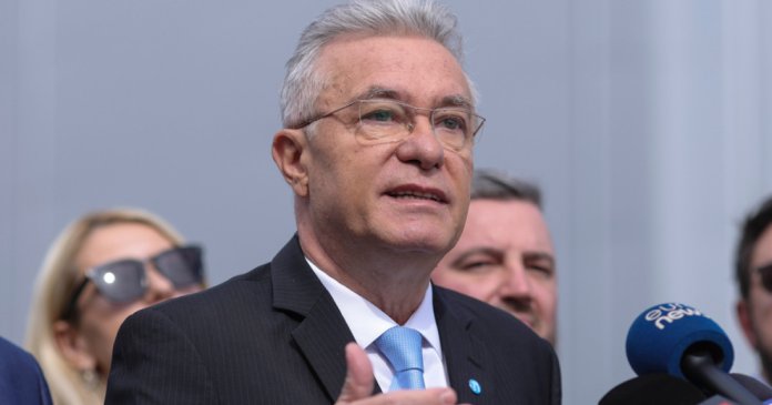 Cristian Diaconescu, referindu-se la reacția NATO la cererea de asistență a României: „Îngrijorător. E pozitiv că Nicușor... Cristian Diaconescu, referindu-se la reacția NATO la cererea de asistență a României: „Îngrijorător. E pozitiv că Nicușor...