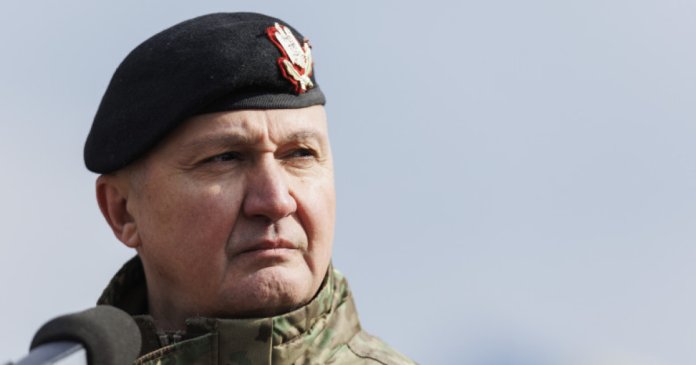 Generalul Gheorghiță Vlad, comandantul Armatei Române, a fost audiat la DNA într-un caz de corupție. Generalul Gheorghiță Vlad, comandantul Armatei Române, a fost audiat la DNA într-un caz de corupție.