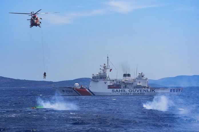 Navă lovită și înscufundată în Marea Neagră, raport evidențiat de Garda de Coastă din Turcia; autorii rămân neidentificați. Navă lovită și înscufundată în Marea Neagră, raport evidențiat de Garda de Coastă din Turcia; autorii rămân neidentificați.