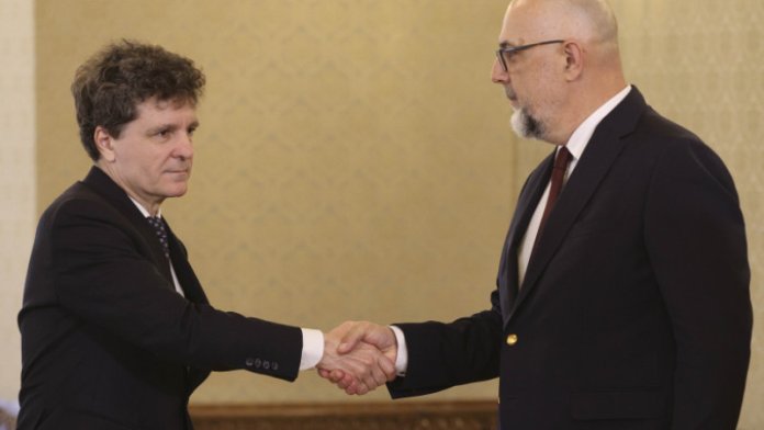 Nicușor Dan cere formațiunilor politice să înainteze sugestii pentru un executiv minoritar Nicușor Dan cere formațiunilor politice să înainteze sugestii pentru un executiv minoritar