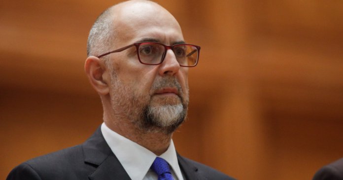 Soluția propusă de Kelemen Hunor pentru un cabinet majoritar: O solicitare adresată politicienilor de a „reduce temperatura”... Soluția propusă de Kelemen Hunor pentru un cabinet majoritar: O solicitare adresată politicienilor de a „reduce temperatura”...