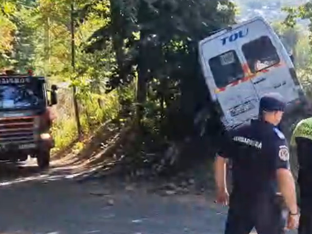 Accident serios cu microbuzul echipei Dinamo 2: Adrian Ropotan rănit, o persoană a decedat, activat Plan Roșu Accident serios cu microbuzul echipei Dinamo 2: Adrian Ropotan rănit, o persoană a decedat, activat Plan Roșu