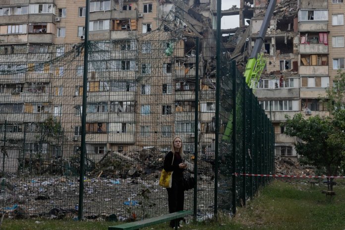 Atac devastator asupra Kievului înainte de summitul NATO: Edificii în flăcări și scene dramatice în capitală / Minimum 9 victime și 34 de răniți Atac devastator asupra Kievului înainte de summitul NATO: Edificii în flăcări și scene dramatice în capitală / Minimum 9 victime și 34 de răniți