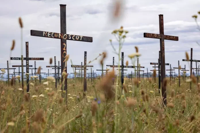 Cimitirul celor neidentificați din Dumbrava Cimitirul celor neidentificați din Dumbrava. Viorel Pașca: „Toți, fără a ține cont de credință, poartă aceeași cruce”
