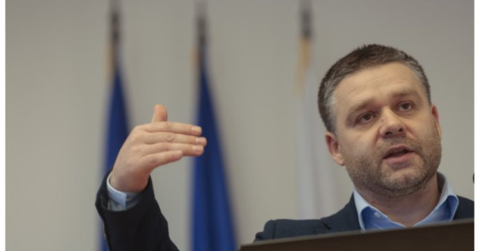 Ciprian Ciucu considera cu două săptămâni în urmă că președintele va desemna un premier care va îndrumara... Ciprian Ciucu considera cu două săptămâni în urmă că președintele va desemna un premier care va îndrumara...
