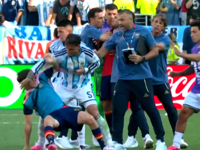 Confuzie după Spania - Argentina 1-0: Gavi și Paredes au avut o confruntare! Imagini uimitoare Confuzie după Spania - Argentina 1-0: Gavi și Paredes au avut o confruntare! Imagini uimitoare