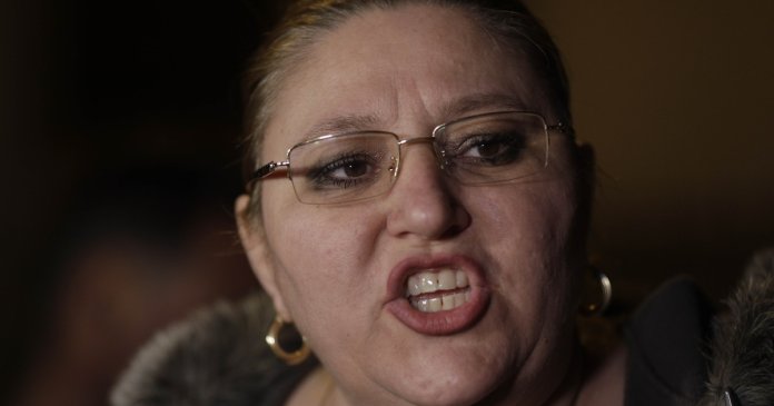 Diana Șoșoacă a fost implicată într-un incident rutier în București. Eurodeputata a fost transportată la spital... Diana Șoșoacă a fost implicată într-un incident rutier în București. Eurodeputata a fost transportată la spital...